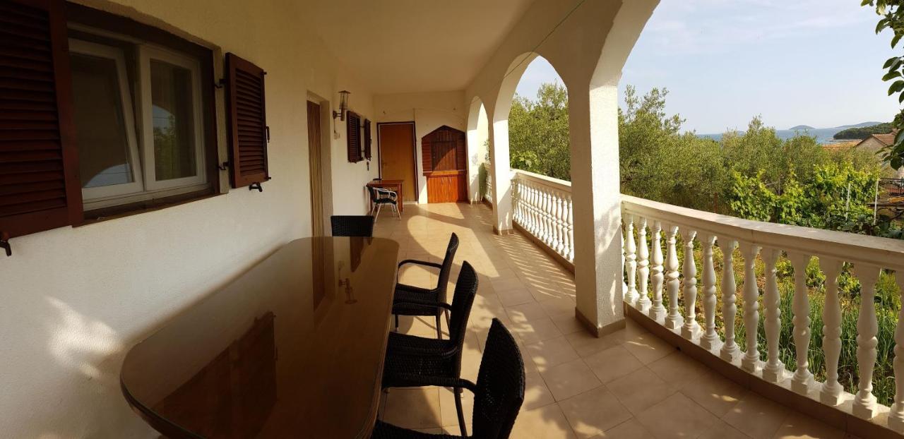 Apartmani Ela Prvic Luka Exterior photo