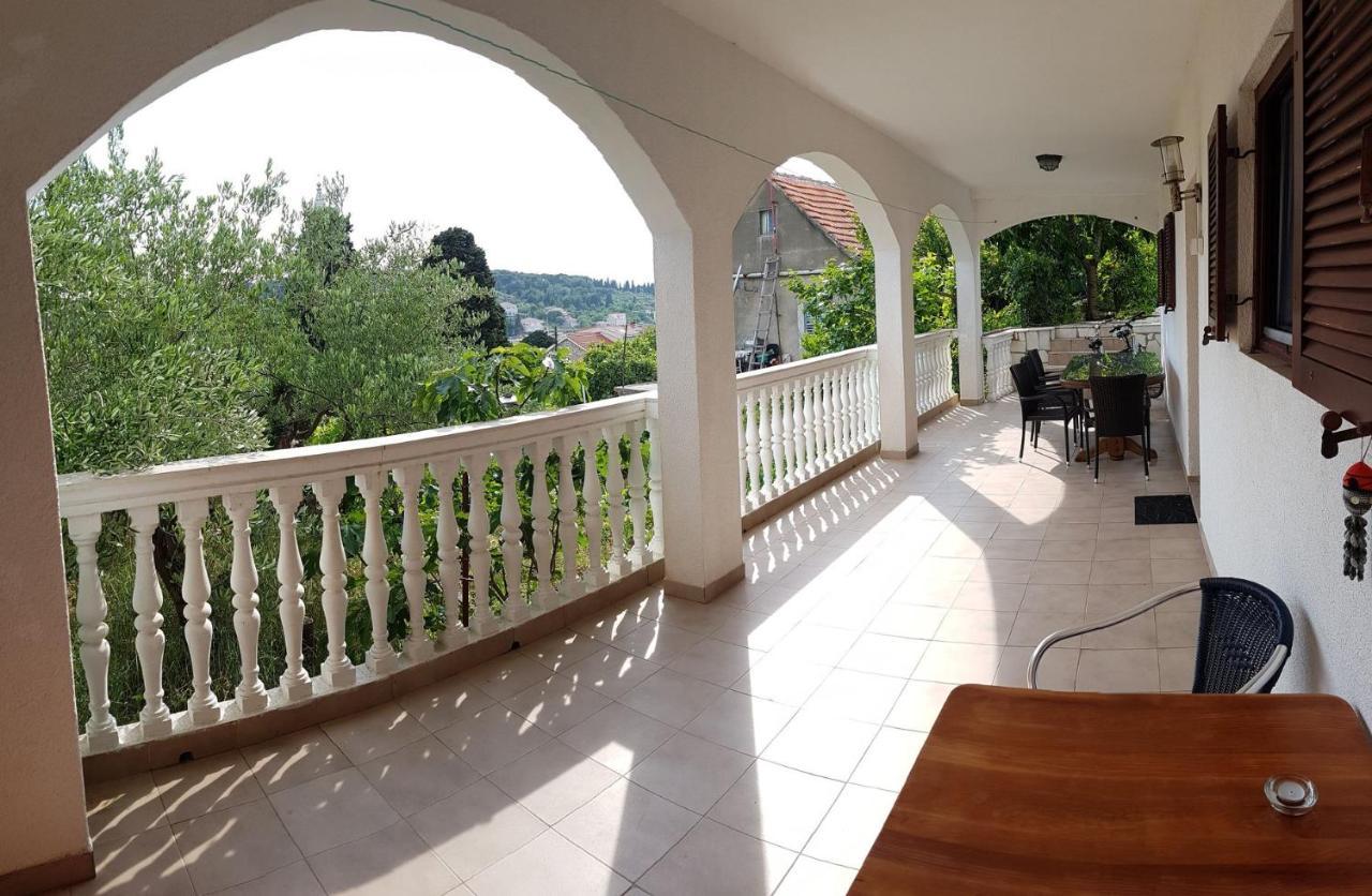 Apartmani Ela Prvic Luka Exterior photo