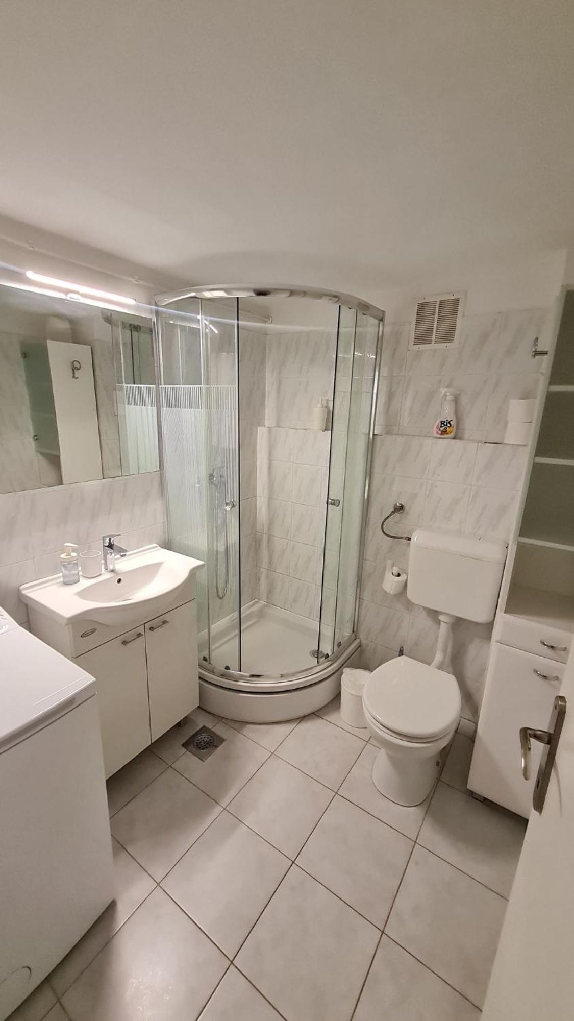 Apartmani Ela Prvic Luka Exterior photo