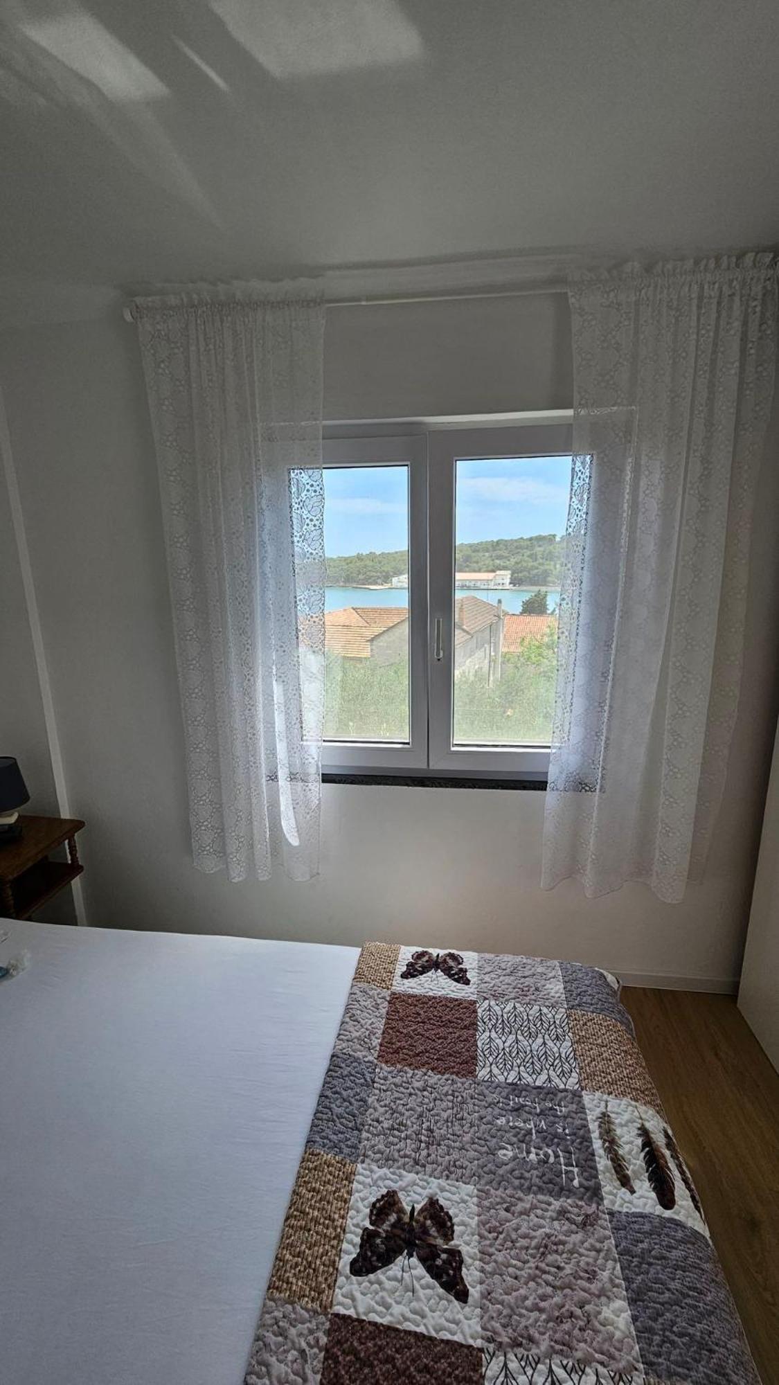 Apartmani Ela Prvic Luka Exterior photo
